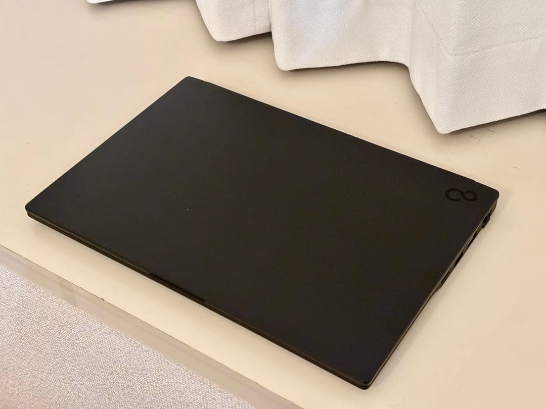 富士通 LIFEBOOK UH-X/H1 超軽量 14インチ 689グラム