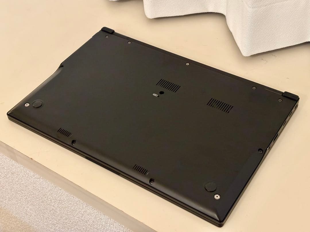 富士通 LIFEBOOK UH-X/H1 超軽量 14インチ 689グラム