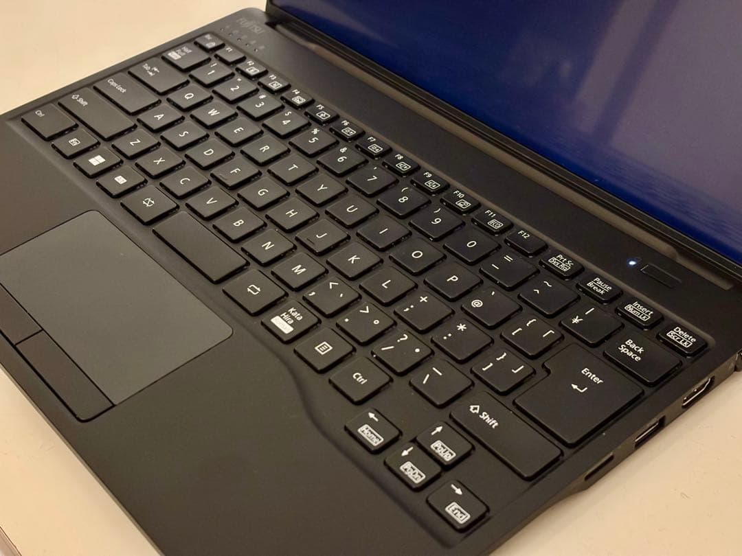 富士通 LIFEBOOK UH-X/H1 超軽量 14インチ 689グラム
