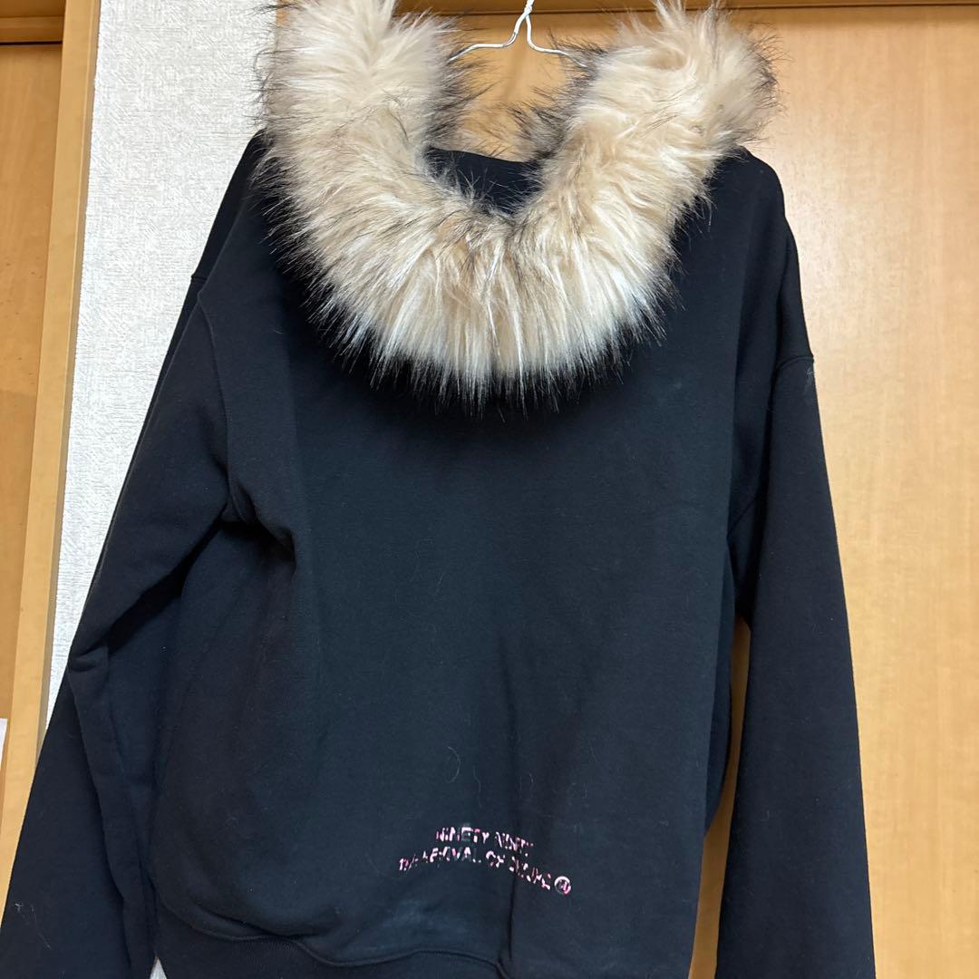 9090ファー付きブラックパーカー