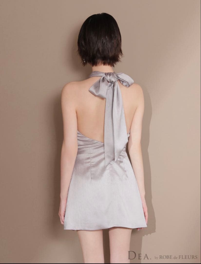 シルバー ハイネック バックリボン ドレス