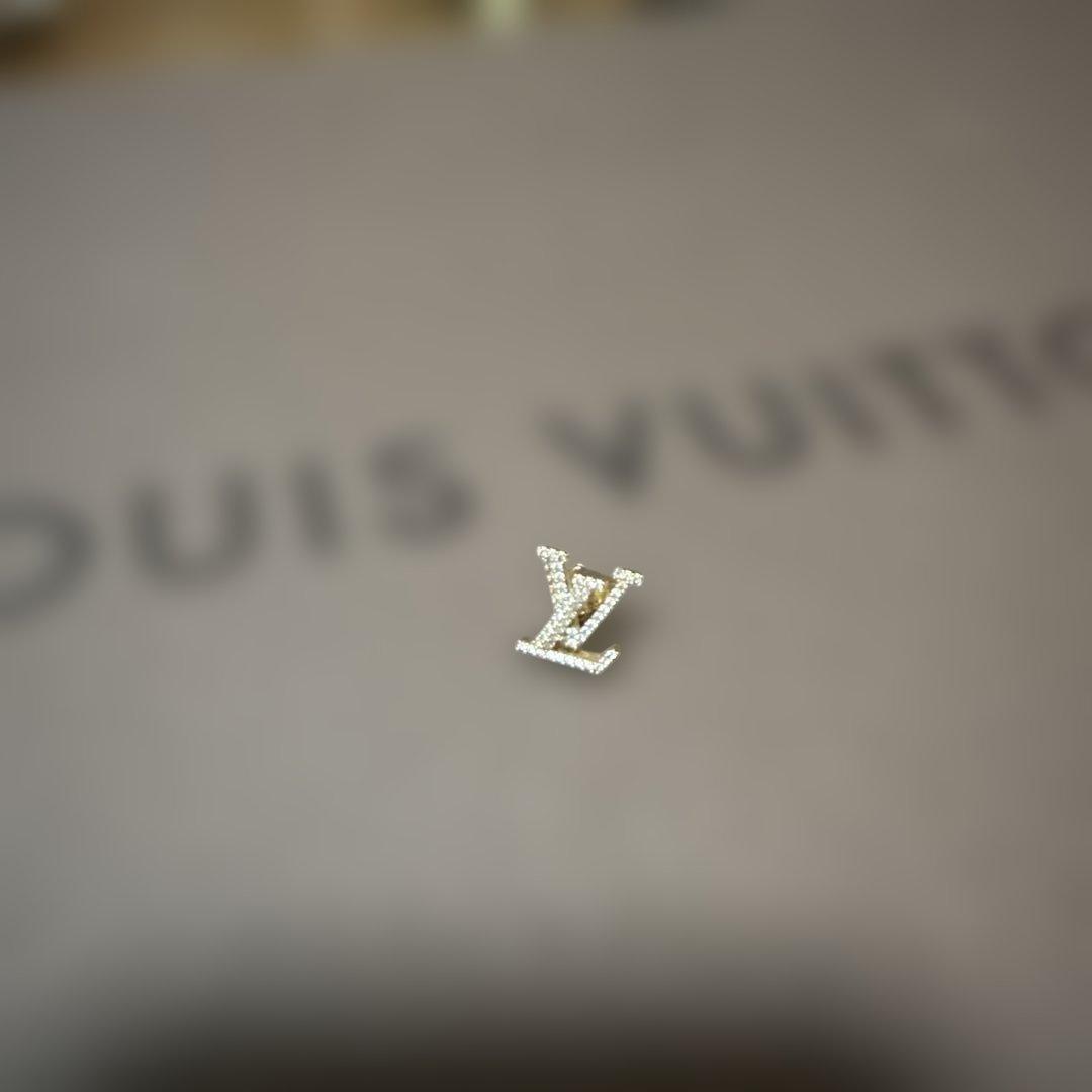 Louis Vuitton ロゴ型ピアス(片耳用)