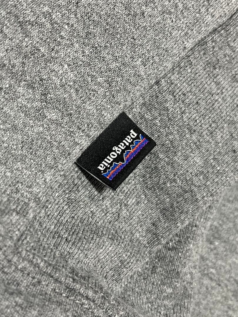 パタゴニア P-6ラベル アップライザルクルースウェットシャツ グレー