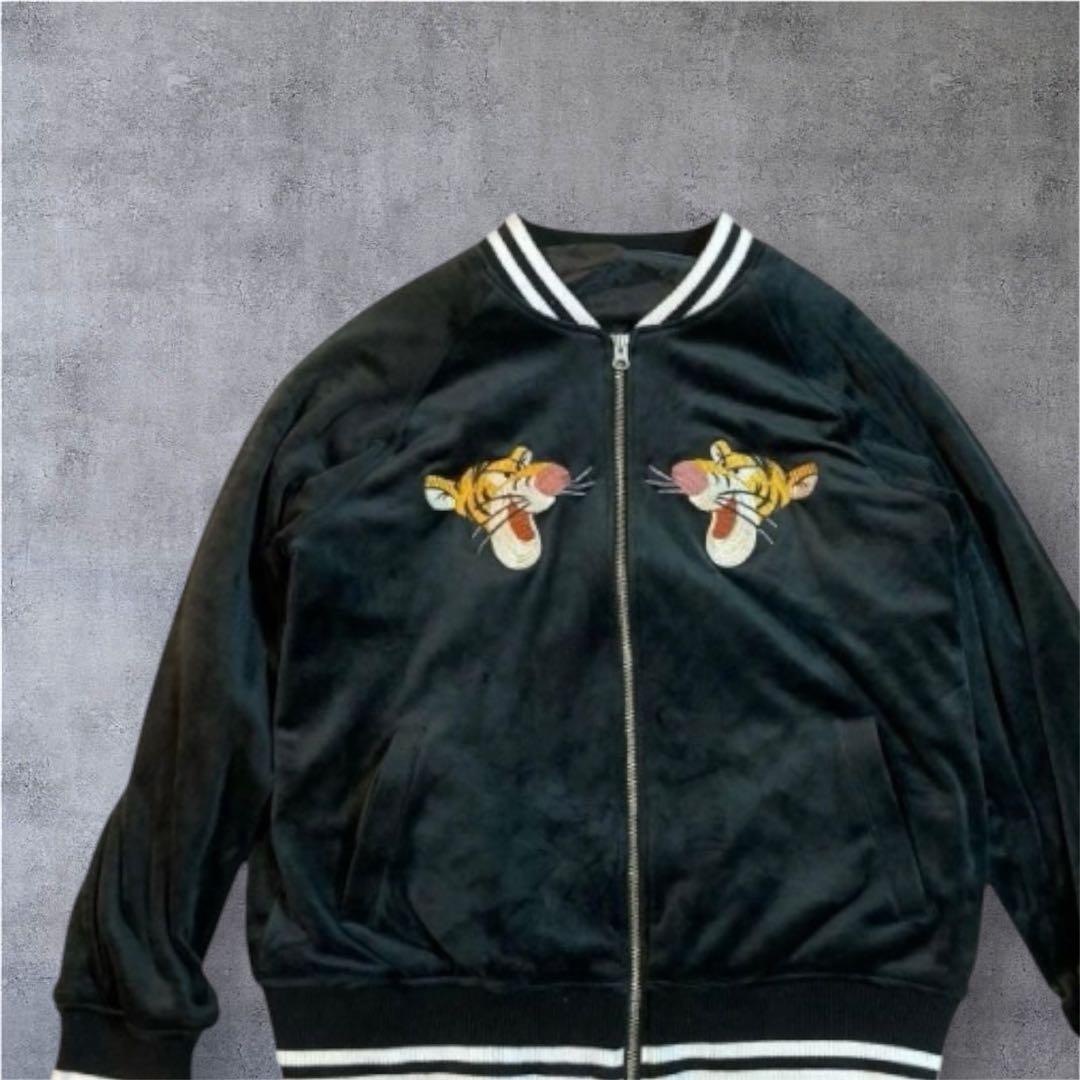 東京ディズニーリゾート　スカジャン　Tiggerティガー　ベロア黒　別珍Lサイズ