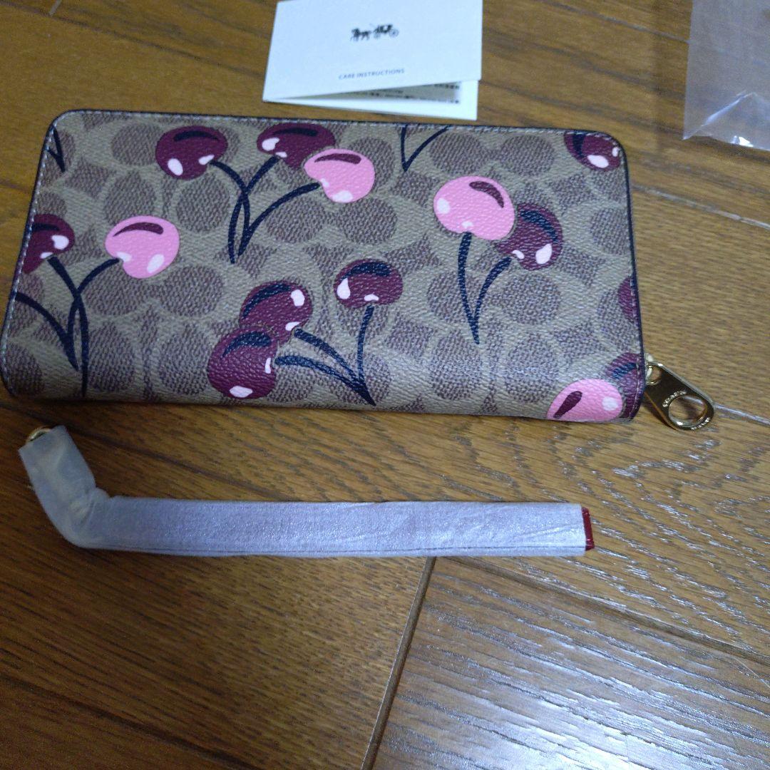 コーチCOACHチェリー柄 長財布 ベージュ ピンク新品未使用
