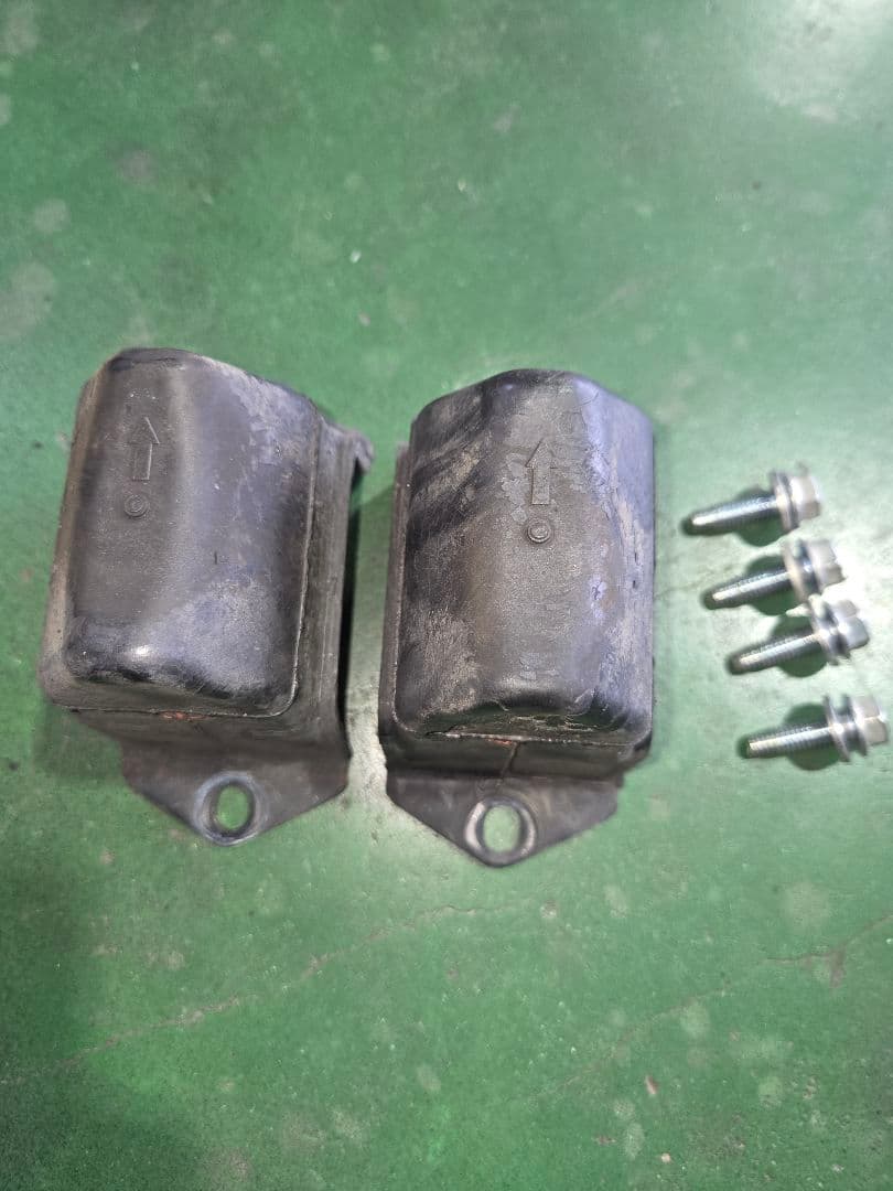 ハイエース用純正ショックアブソーバー