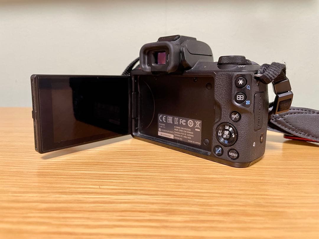 Canon EOS Kiss M ダブルズームキット22mmレンズ付