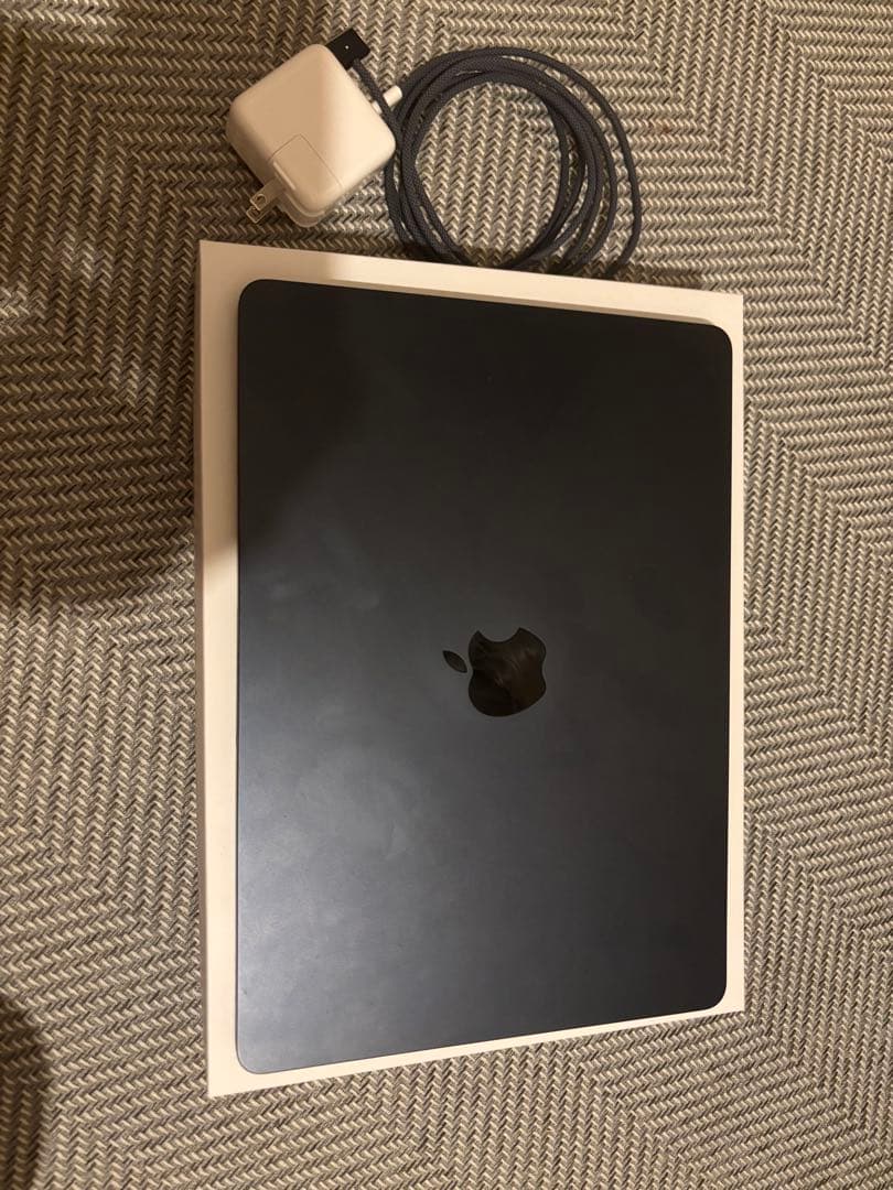 M2チップ搭載13インチMacBook Airミッドナイト