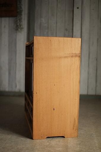古い小ぶりな木枠のガラス戸棚×小引き出し5杯　食器棚　古家具　古民家