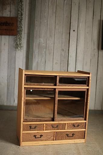 古い小ぶりな木枠のガラス戸棚×小引き出し5杯　食器棚　古家具　古民家