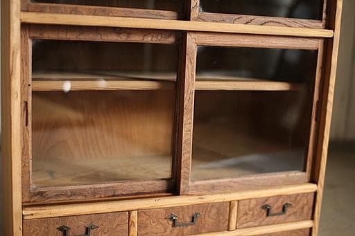 古い小ぶりな木枠のガラス戸棚×小引き出し5杯　食器棚　古家具　古民家