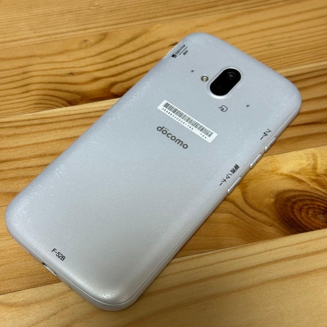 【美品】ドコモ らくらくスマートフォン F-52B ホワイト　a9920b