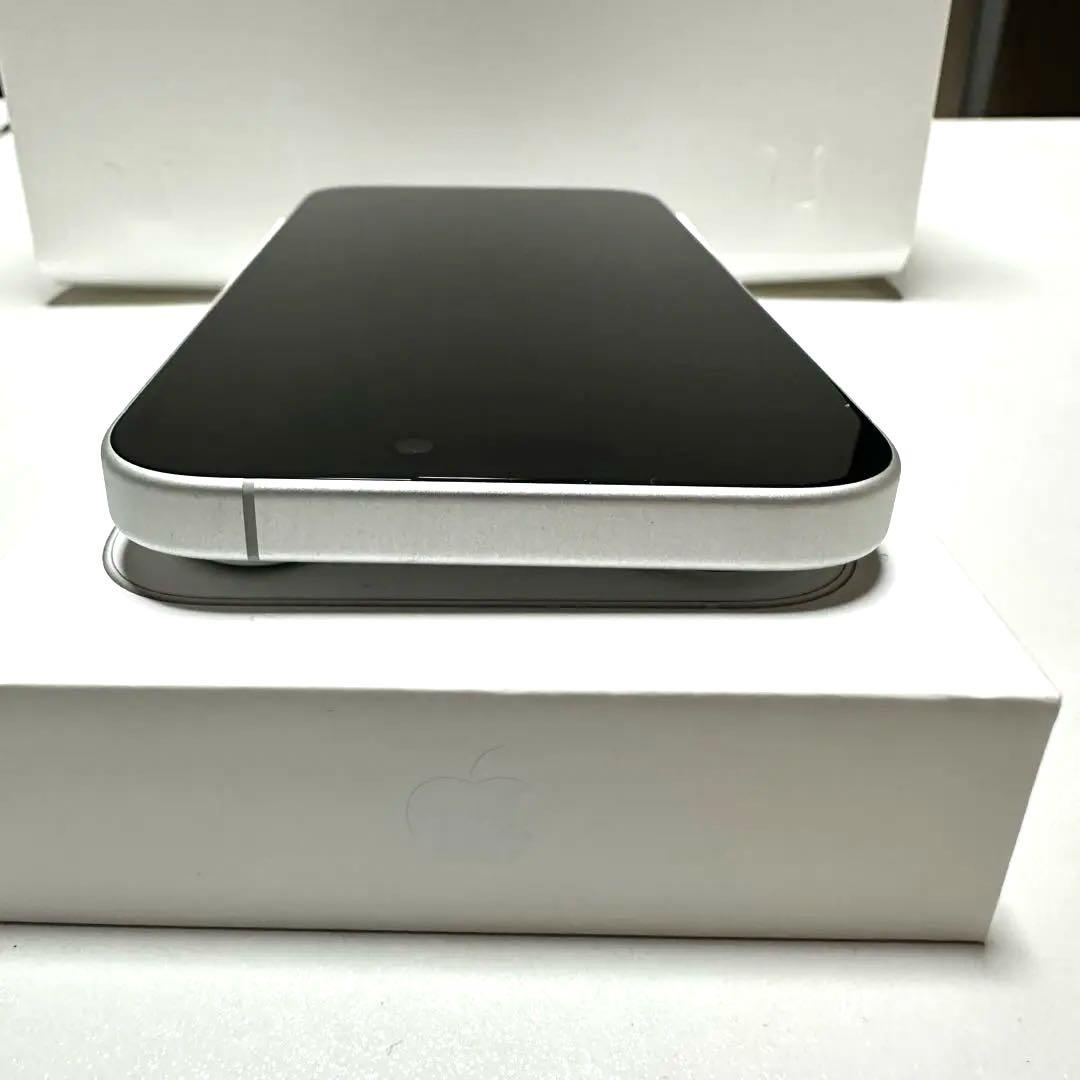 【極美品】iPhone 16 256GB ホワイト SIMフリー