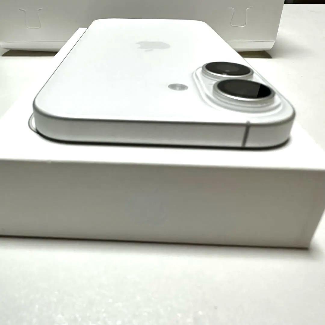 【極美品】iPhone 16 256GB ホワイト SIMフリー