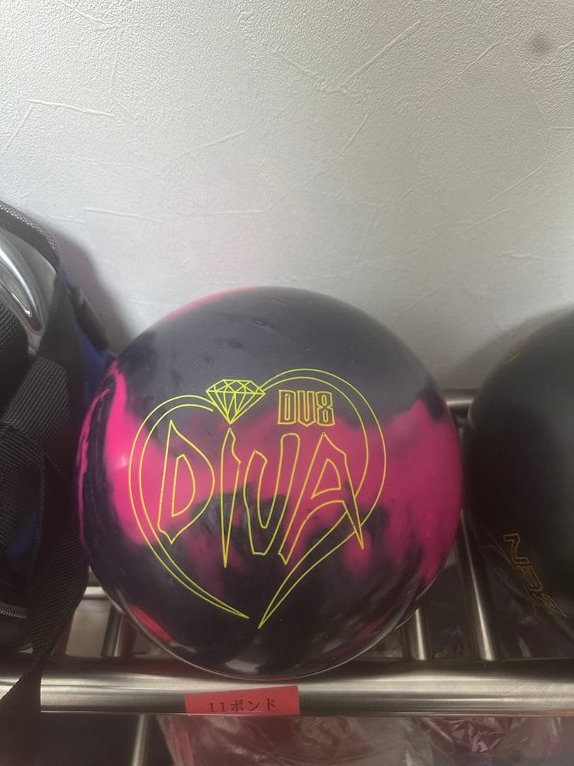 DV8 DIAMOND DIVA ボウリングボール 16ポンド