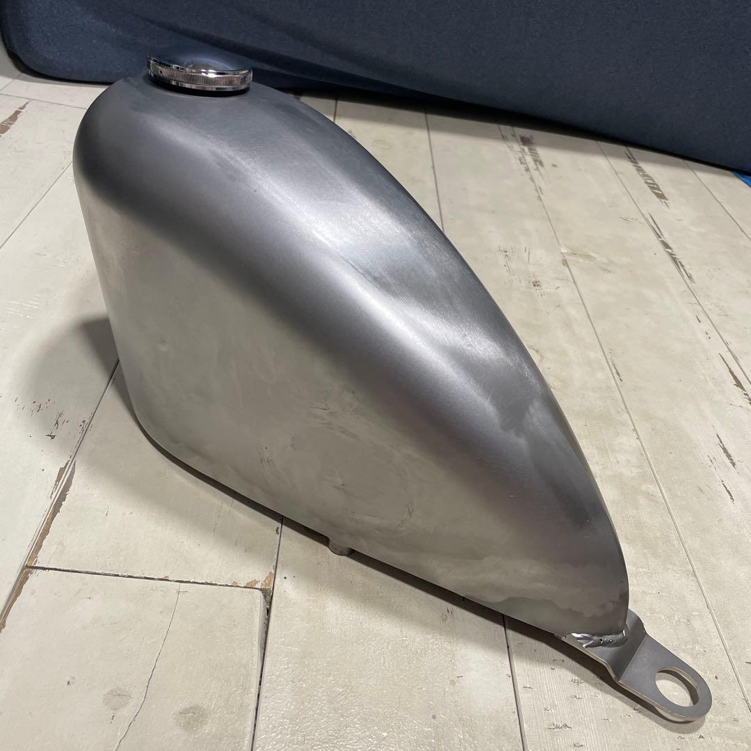 SR400用 超ナロースポーツスタータンク 未使用新品 キャップ、コック付き