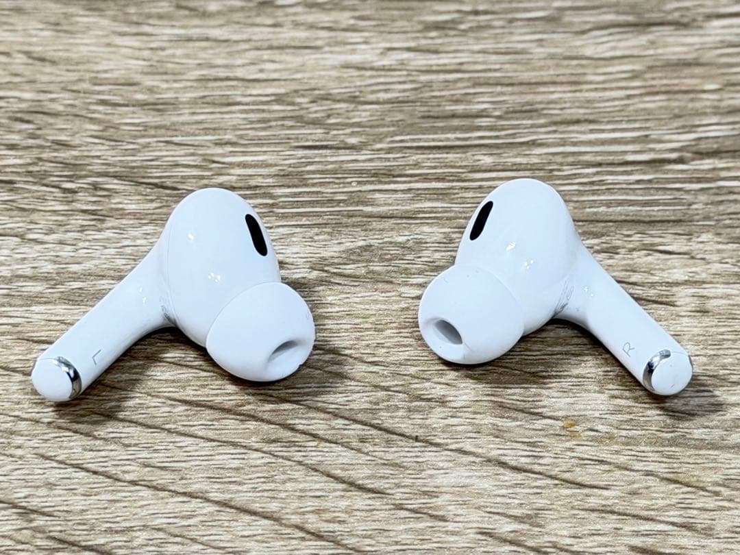 AirPods Pro 2 本体とAzlaイヤーチップ 2セット