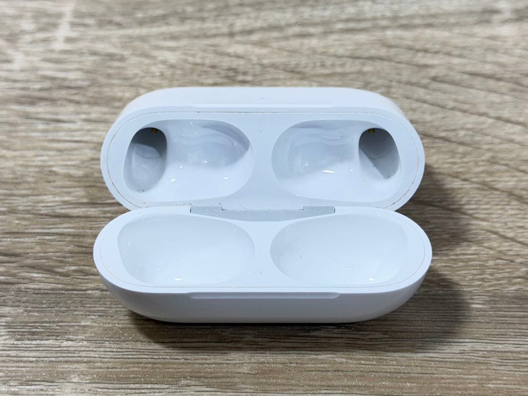 AirPods Pro 2 本体とAzlaイヤーチップ 2セット