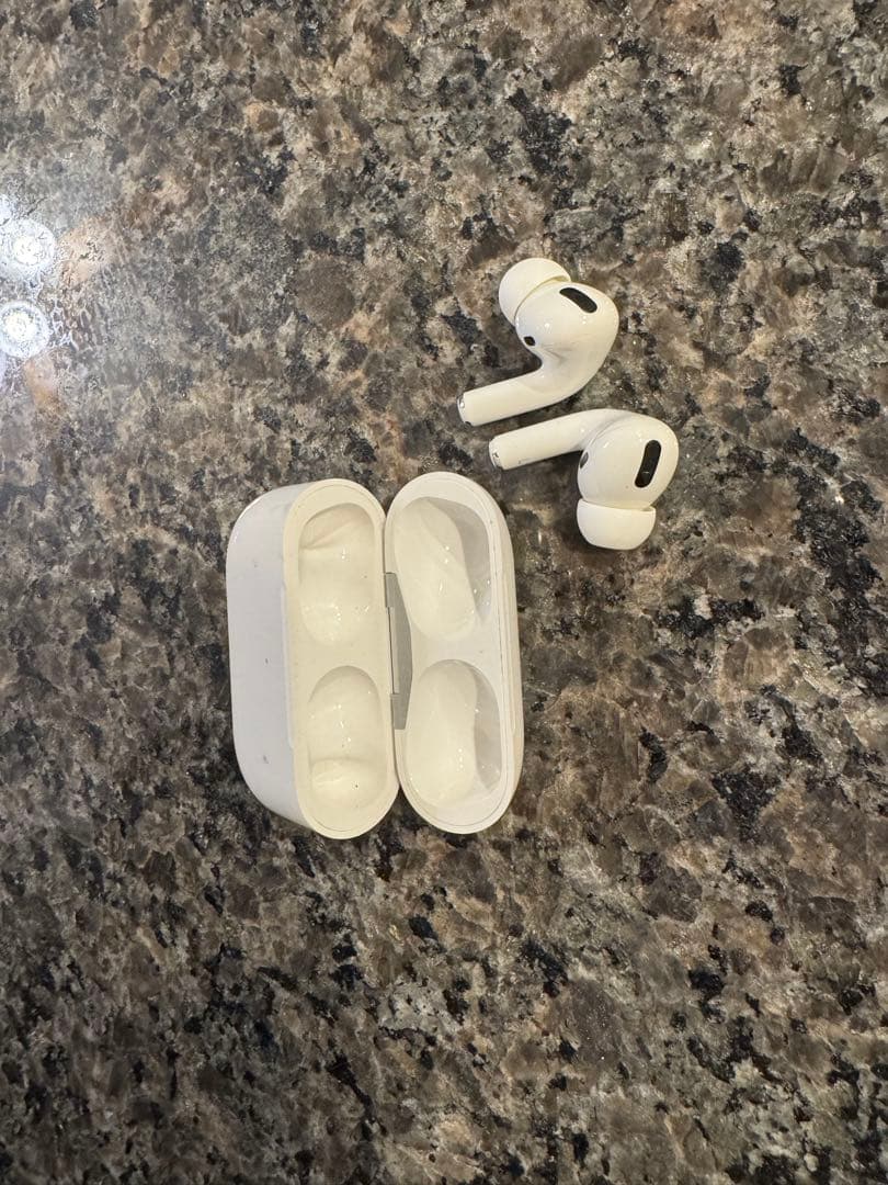 Apple AirPodsPro第2世代　本体+イヤホン