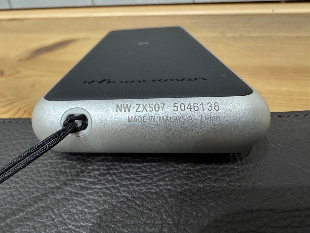 ソニー　ウォークマン　NW-ZX507 メモリ64GB シルバー　純正ケース付き