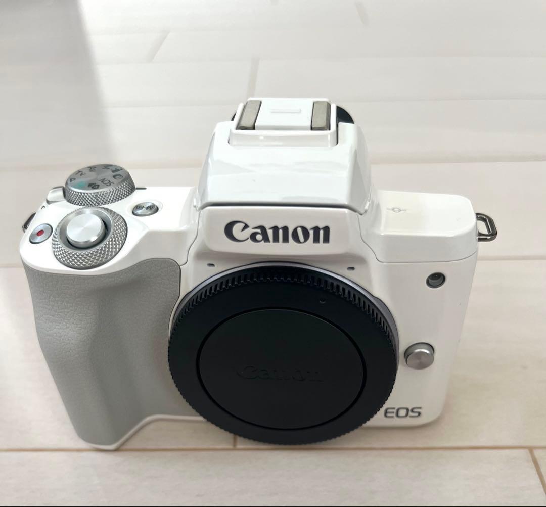 【美品】Canon キヤノン　EOS Kiss M ホワイト ダブルズームキット