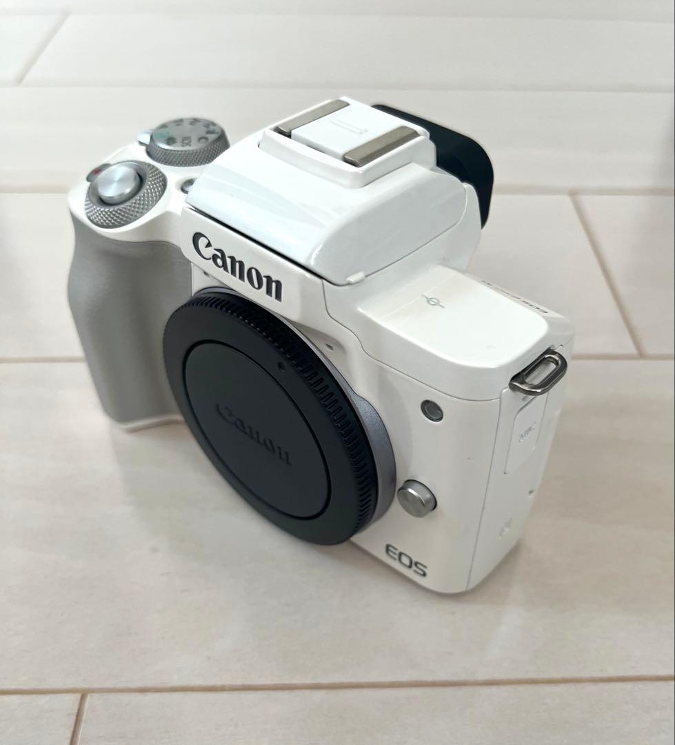 【美品】Canon キヤノン　EOS Kiss M ホワイト ダブルズームキット