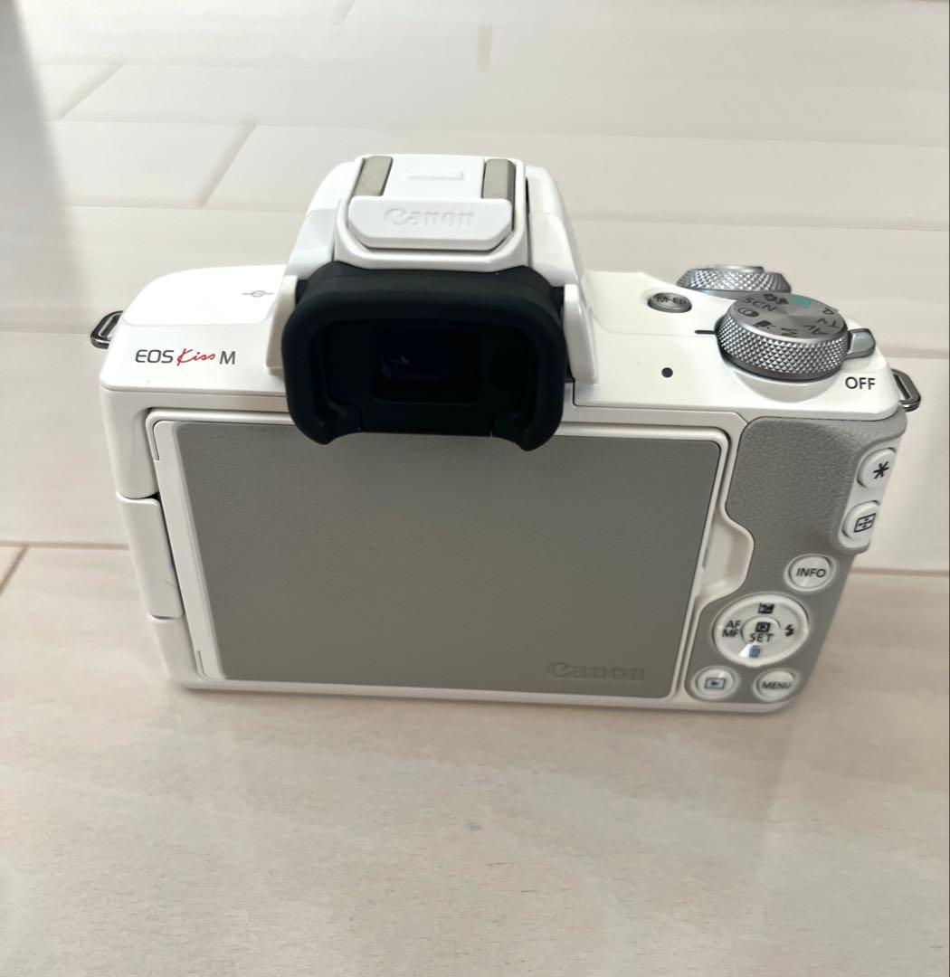 【美品】Canon キヤノン　EOS Kiss M ホワイト ダブルズームキット
