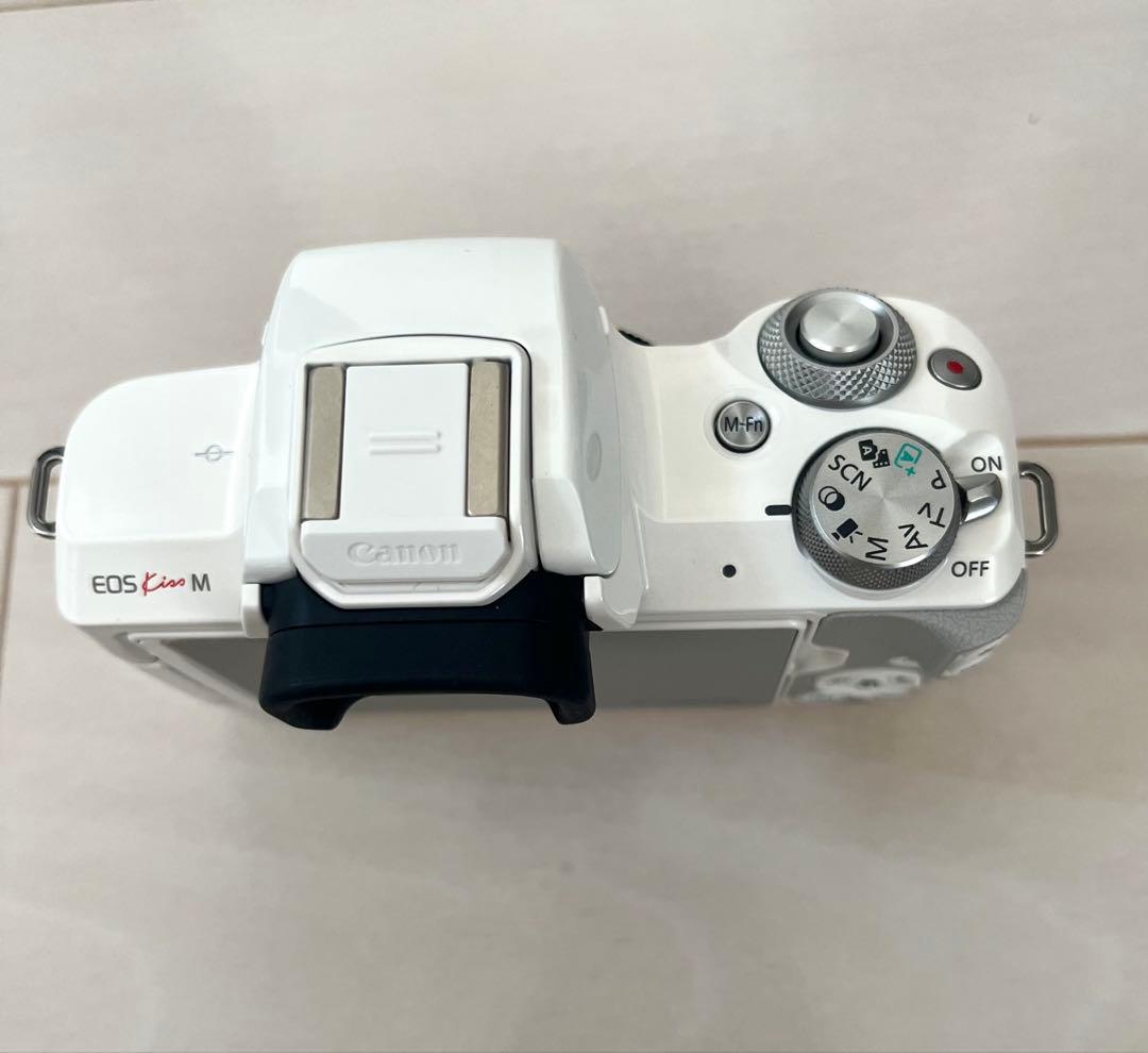 【美品】Canon キヤノン　EOS Kiss M ホワイト ダブルズームキット