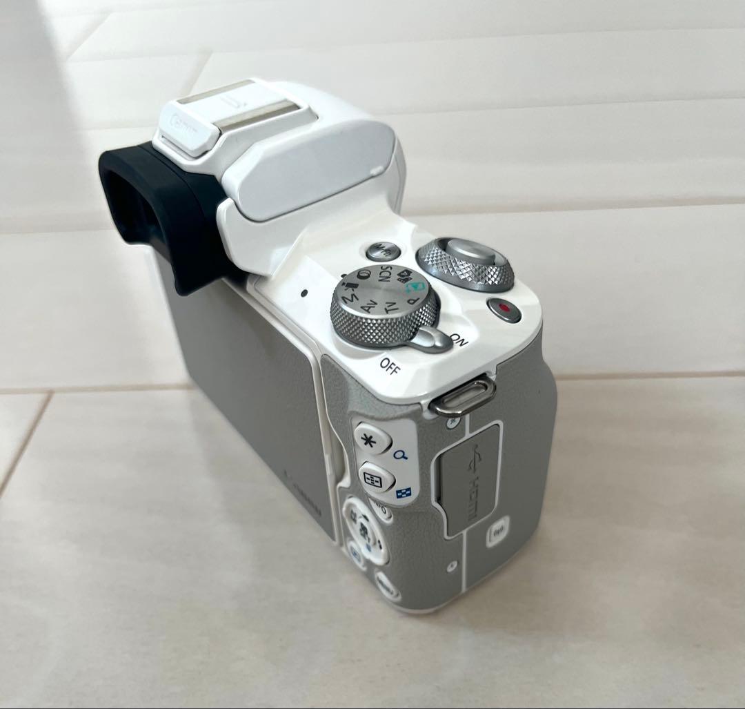 【美品】Canon キヤノン　EOS Kiss M ホワイト ダブルズームキット