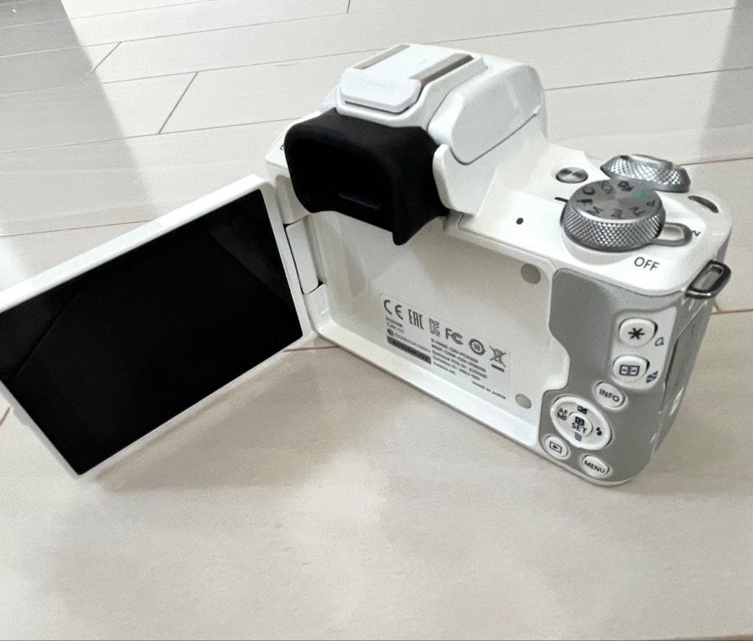 【美品】Canon キヤノン　EOS Kiss M ホワイト ダブルズームキット