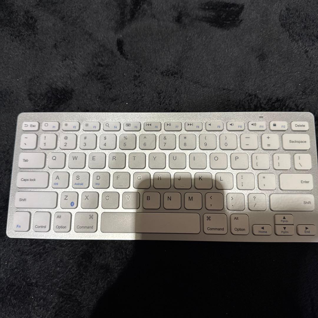 美品　iPad 第10世代　シルバー　64GB おまけ付き