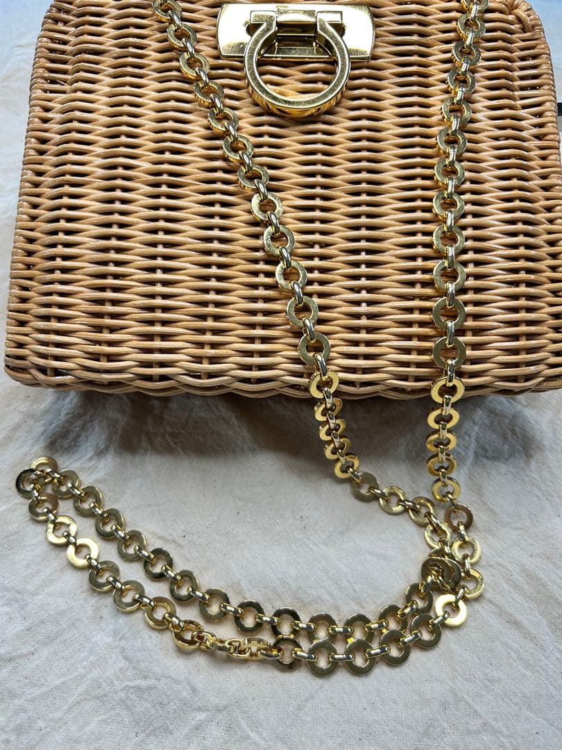 ☆美品　フェラガモ　チェーンかごショルダーバッグ☆夏