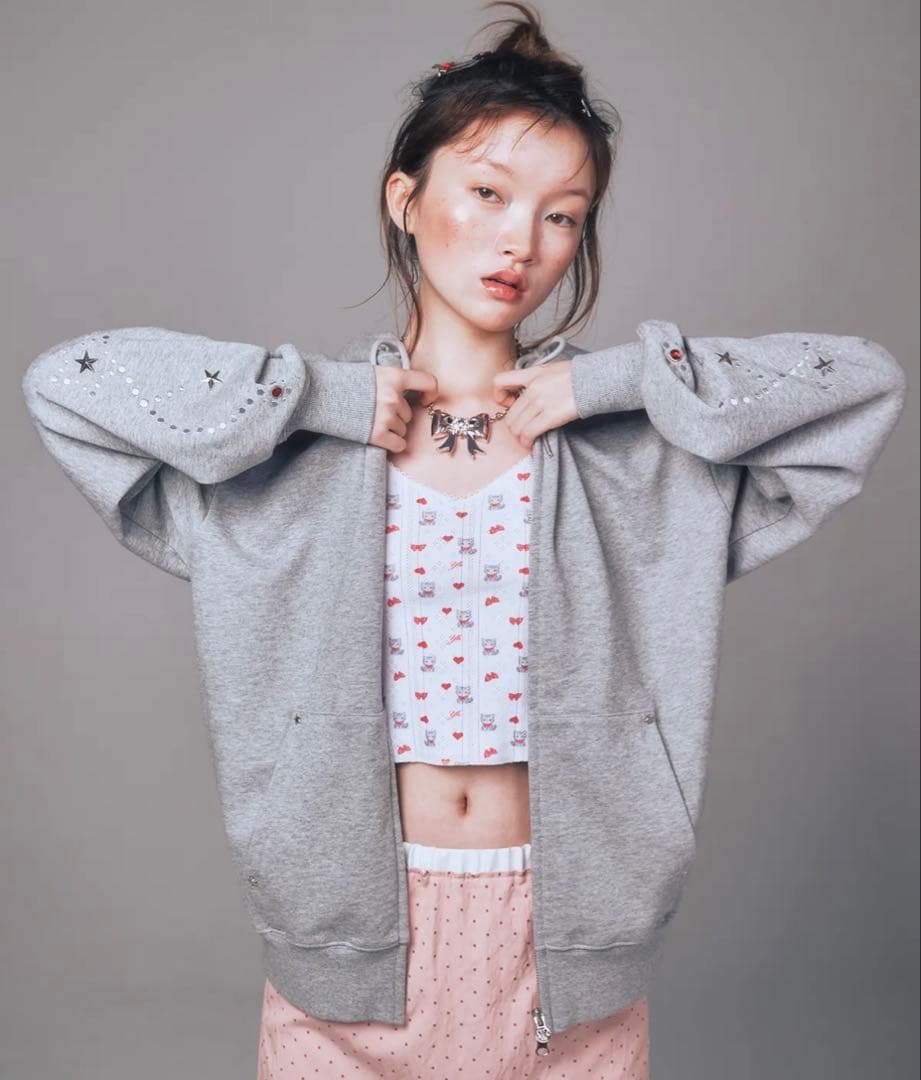 ウォンビン 着用　YOUHEE STAR HOTFIX HOOD ZIP-UP