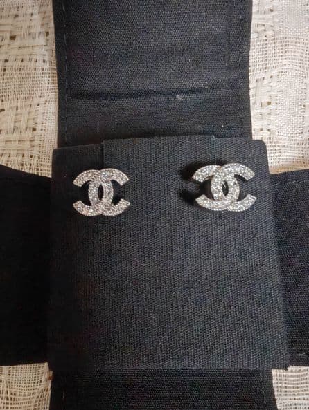 CHANEL ココマーク ラインストーン スタッドピアス シルバー