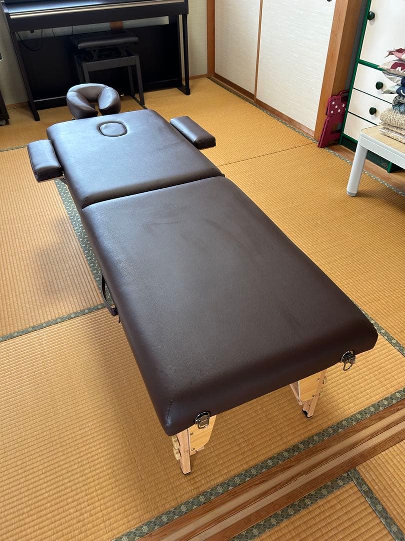 折りたたみ式施術ベッド