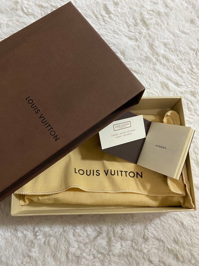 LOUIS VUITTON 草間弥生コラボ　ジッピーウォレット　財布