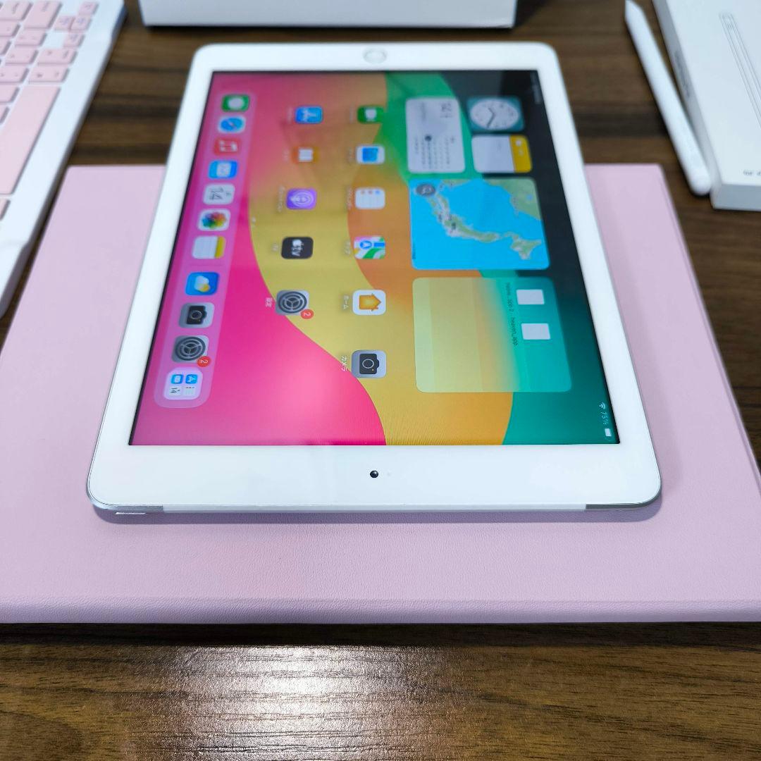 iPad 第6世代 Simフリー 32GB ケースとキーボード、タッチペン