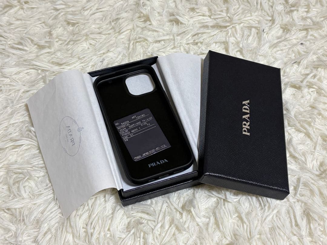 PRADA サフィアーノレザー iPhone15用ケース 美品
