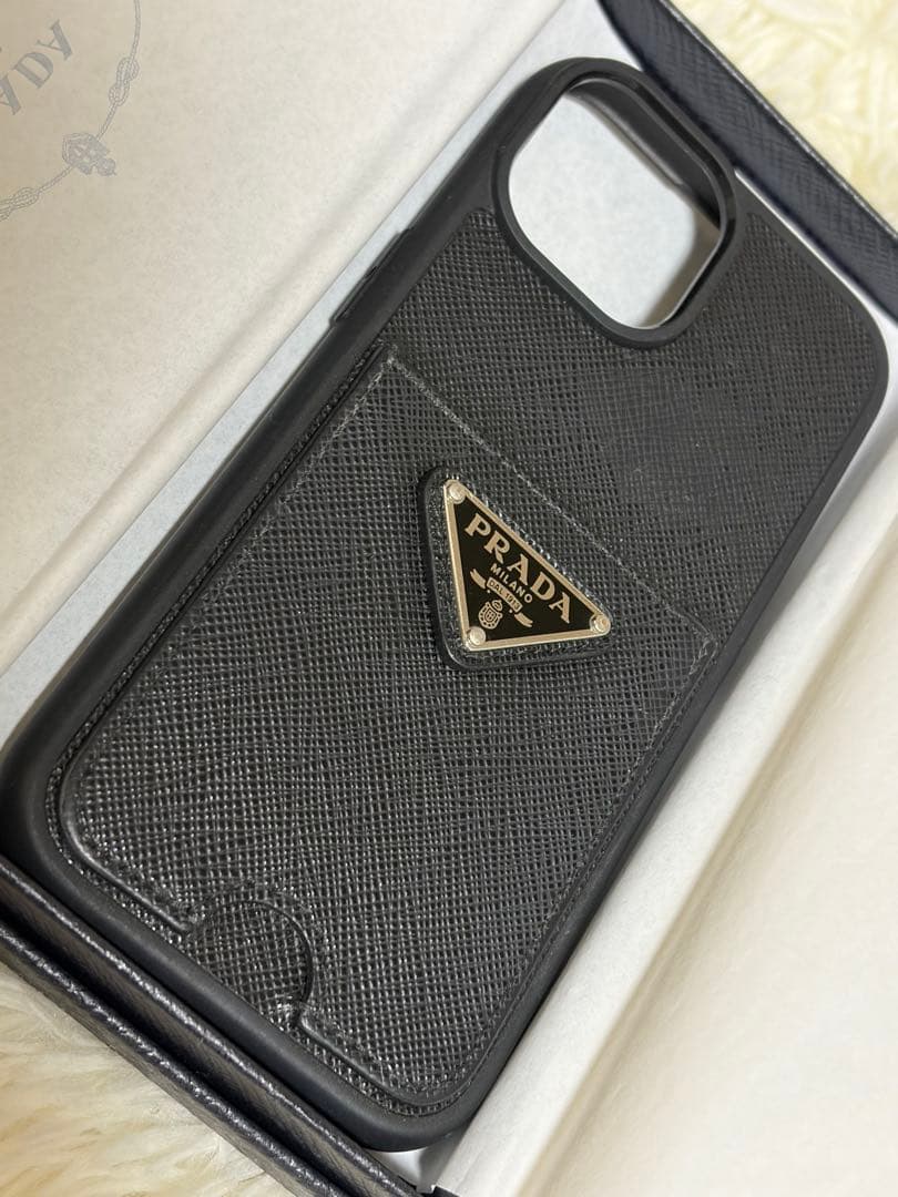 PRADA サフィアーノレザー iPhone15用ケース 美品