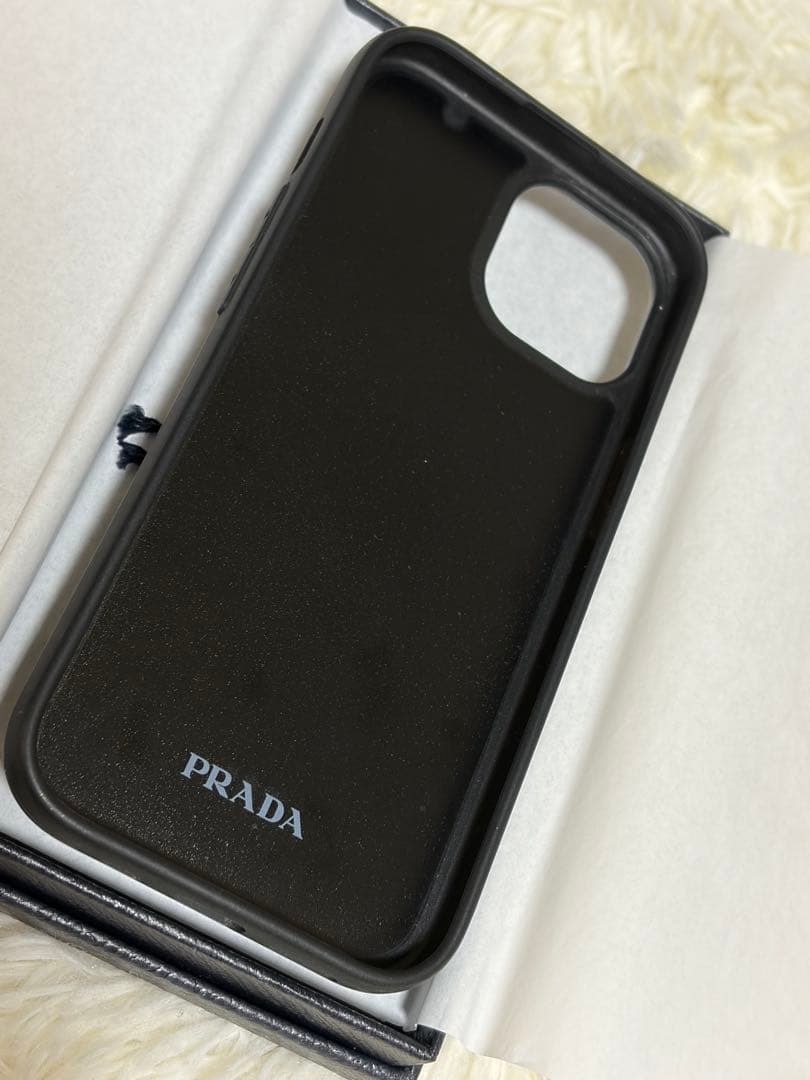 PRADA サフィアーノレザー iPhone15用ケース 美品