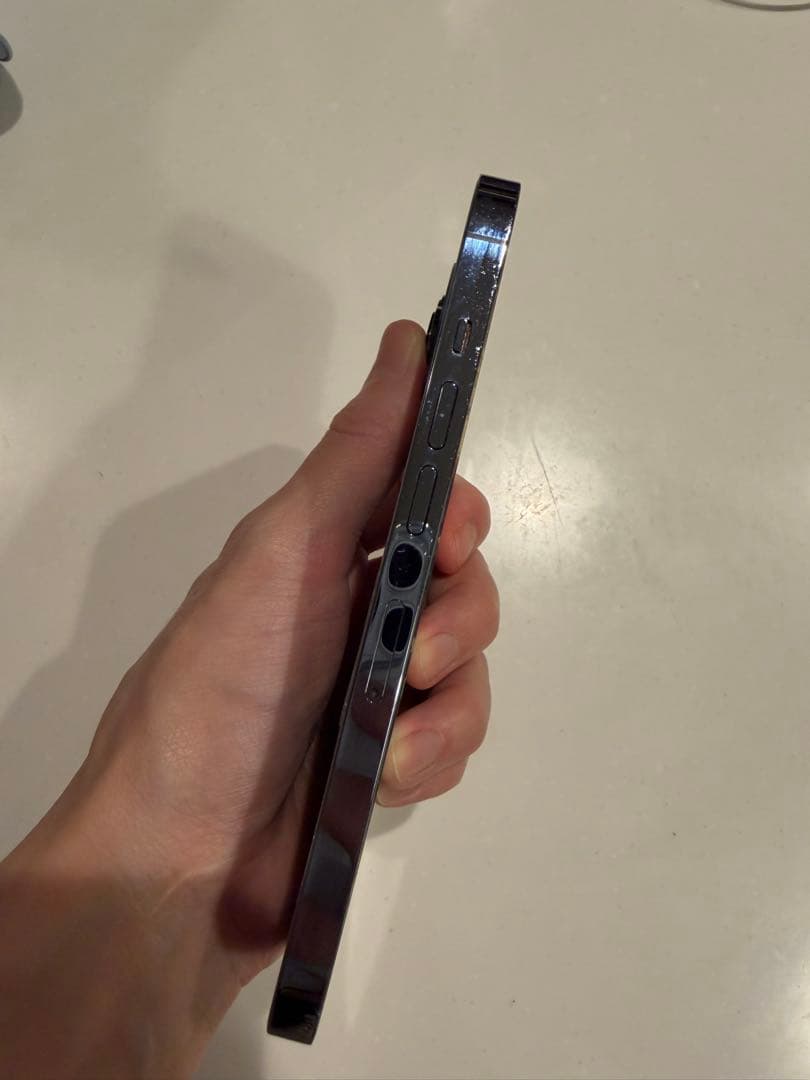iPhone 13pro 背面割れあり
