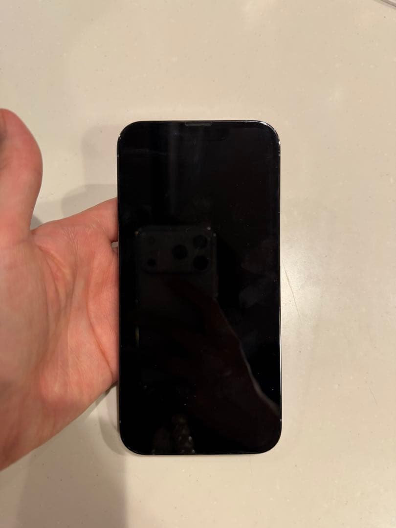 iPhone 13pro 背面割れあり