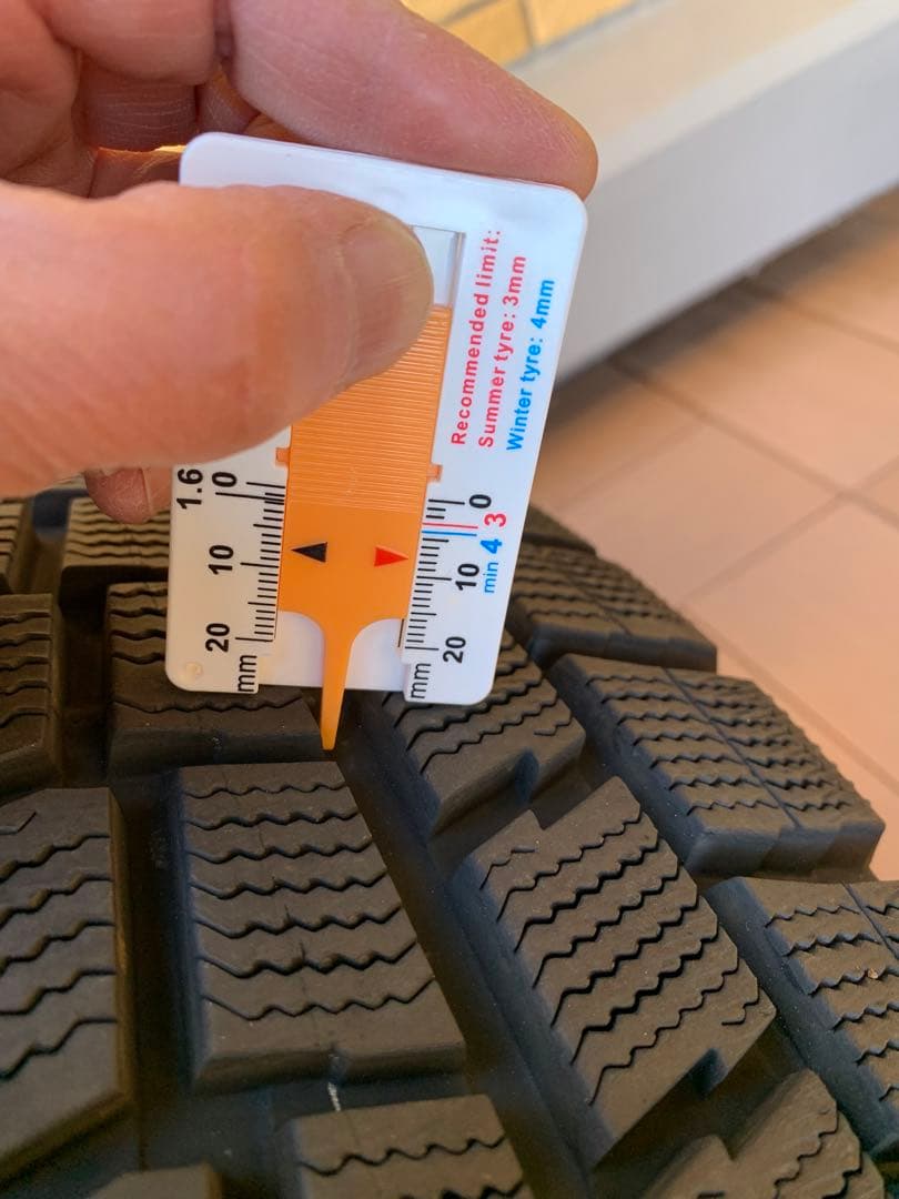 215/60R16スタッドレスWINTERMAX