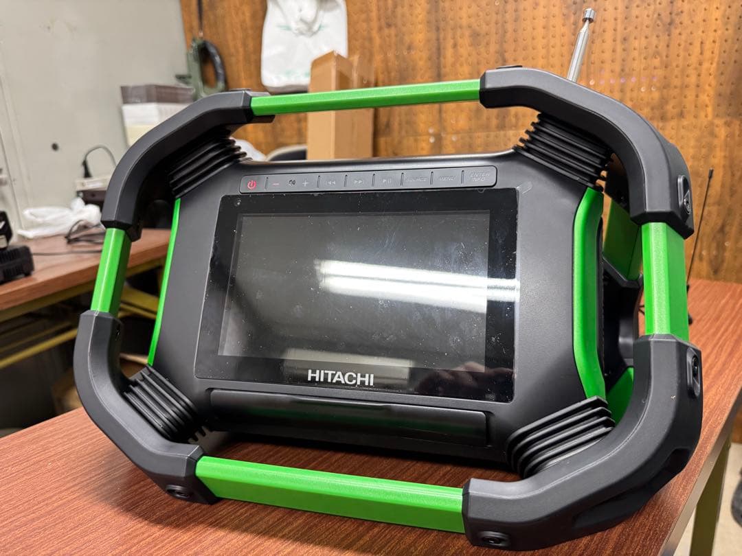 【美品】日立 コードレスラジオ付テレビ UR18DSML