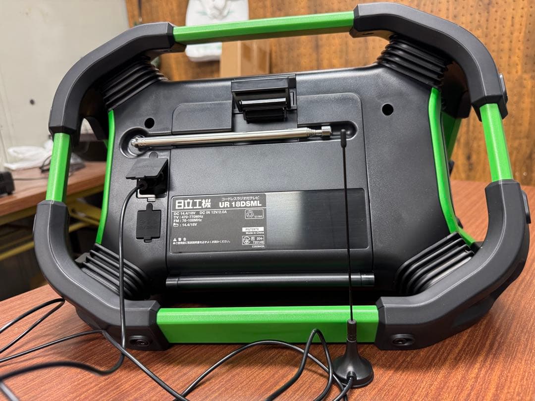 【美品】日立 コードレスラジオ付テレビ UR18DSML