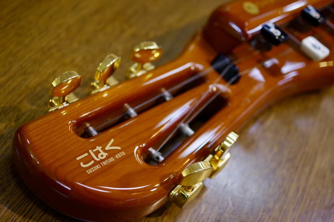 電気大正琴「こはく」ソプラノ（セミハードケース付）