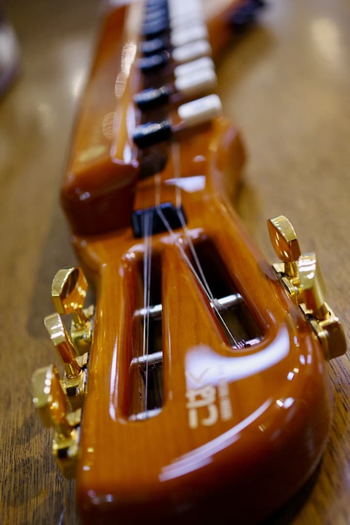 電気大正琴「こはく」ソプラノ（セミハードケース付）