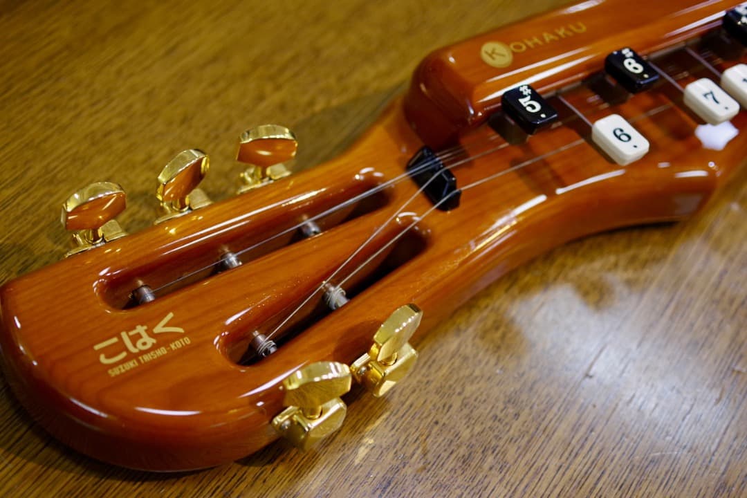 電気大正琴「こはく」ソプラノ（セミハードケース付）