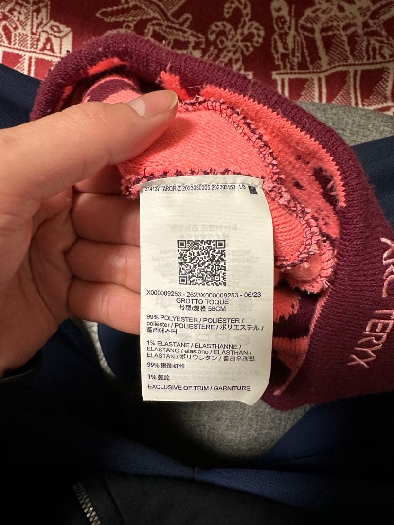 ARC'TERYX ニット帽 ワインレッド ピンク