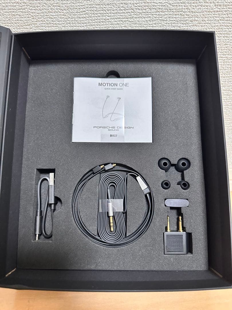 イヤホン KEF Motion One Porsche Design SP3902GA